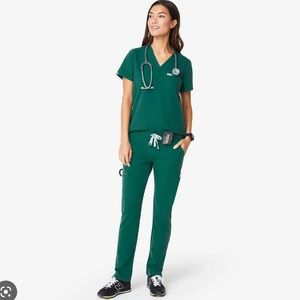 Figs limited edition color (hunter green) Yola Skinny scrub pants - size medium